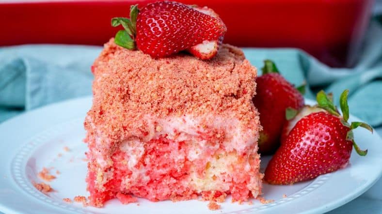 Easy Strawberry Pound Cake Recipe