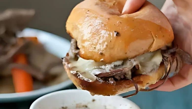 Slow Cooker Ground Beef French Dip (1)