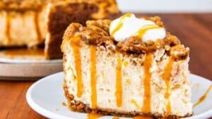 Apple Crisp Cheesecake